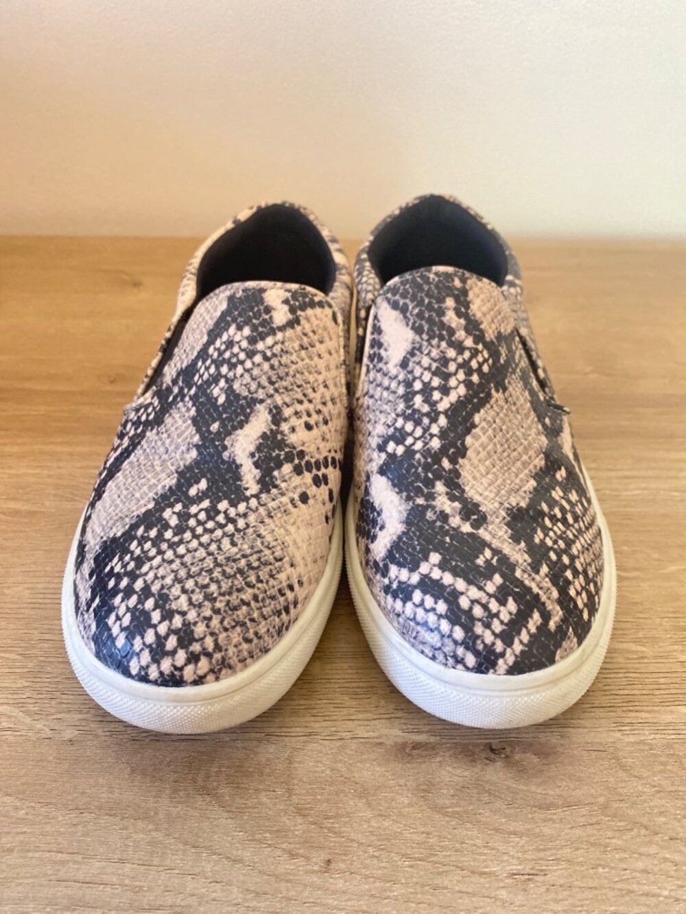 A New Day Women’s Slip-On Snake Print Casual Loafer Size 6.5 - Picture 2 of 7